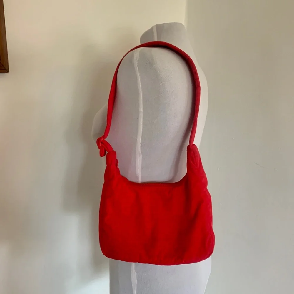 Baggu Mini Nylon Shoulder Bag Candy Apple Red Slouchy Hobo Travel Buckle - Picture 6 of 16